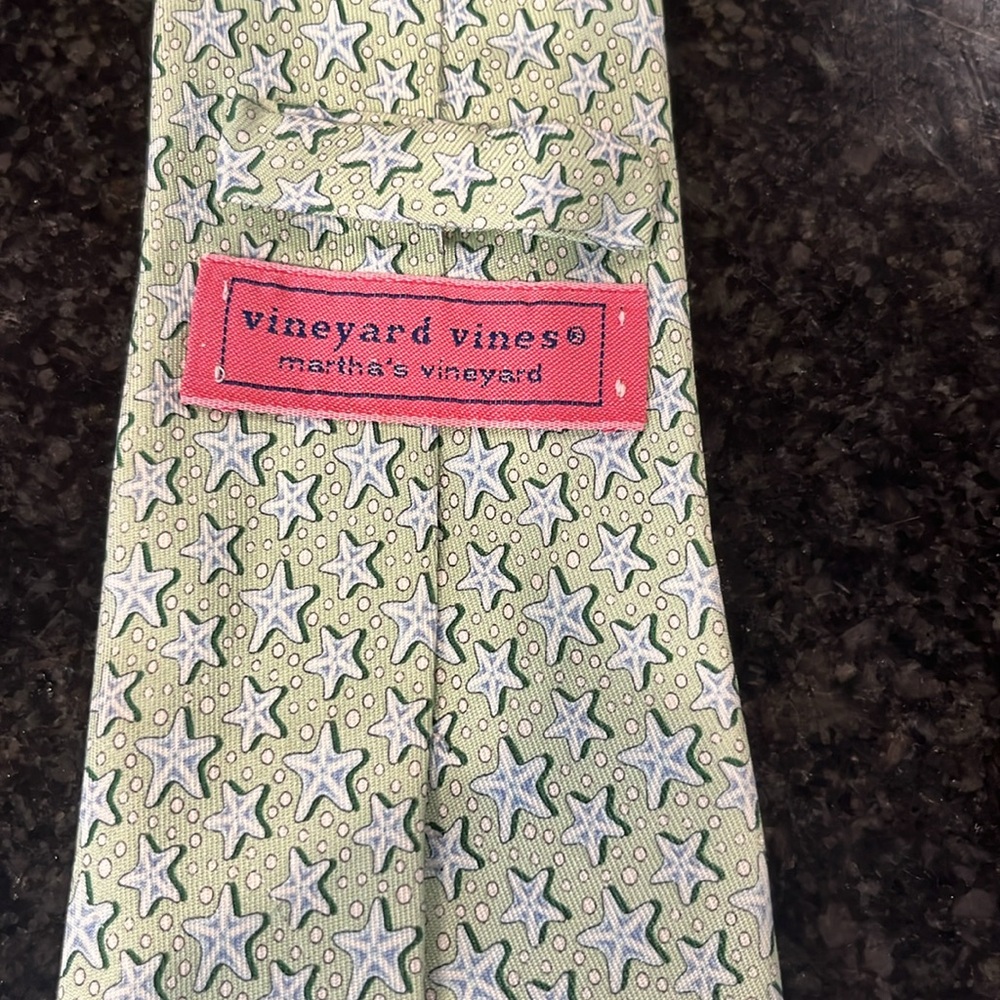 Vineyard Vines Tie! Starfish Pattern - image 2